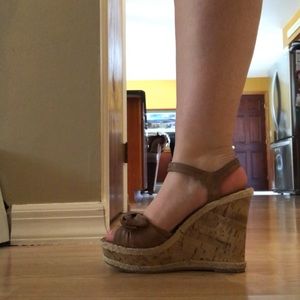 Candies size 8 wedges with bow accent